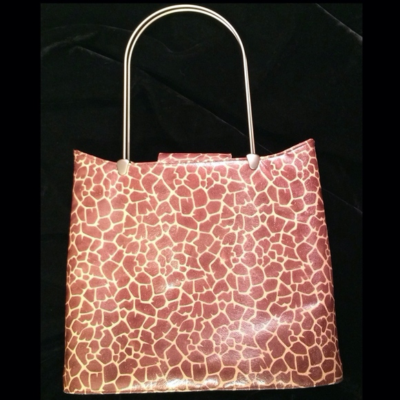 Elaine Turner Giraffe Print Bucket Tote - Picture 4 of 8